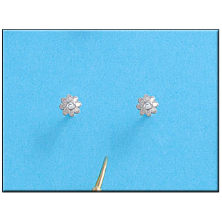 [P217] PENDIENTES ORO BLANCO 18KL MARGARITA
